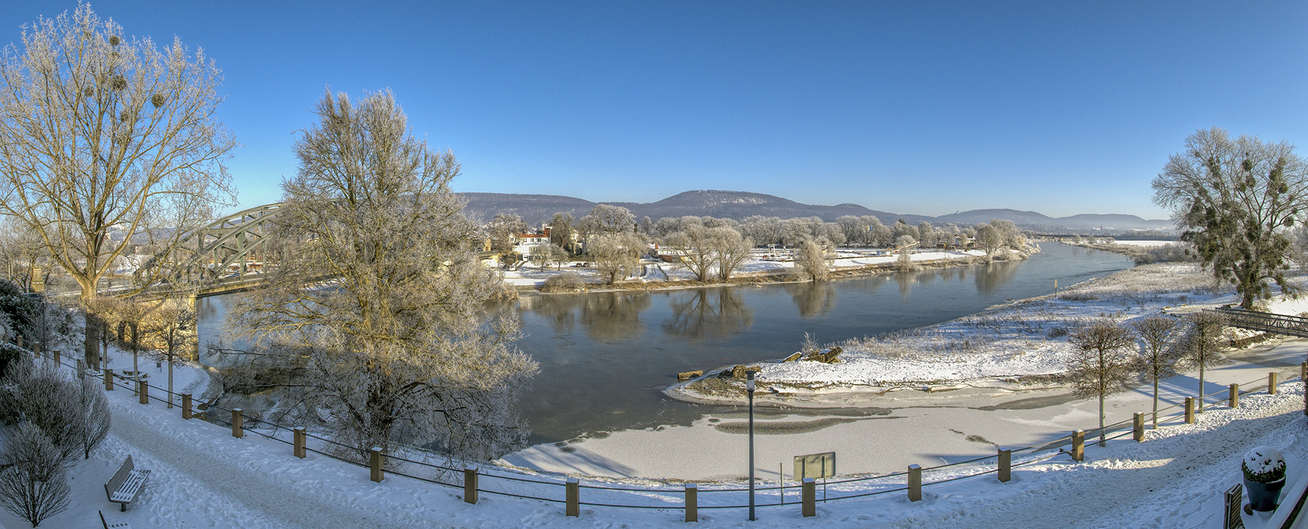 1208SC-09SC Winterlandschaft mit Rauhreif an der Weser Rinteln