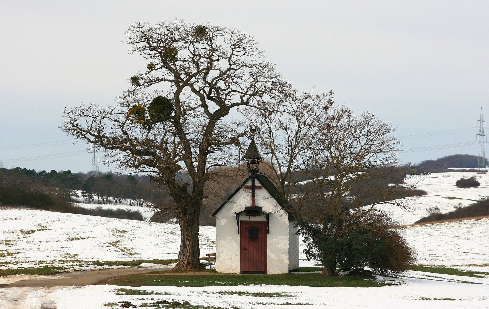 12148 Antoniushäuschen mit Märzschnee