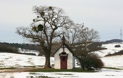 12148 Antoniushäuschen mit Märzschnee