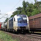 1216 953 - Wiener Lokalbahnen Cargo mit einem gem. Güterzug