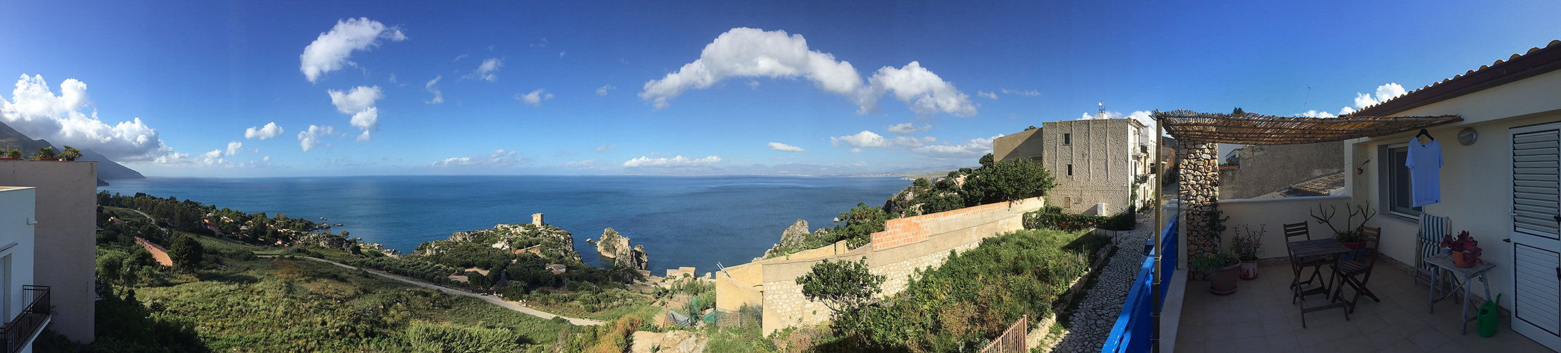 12.5. Die Aussicht von unserem B and B in Scopello