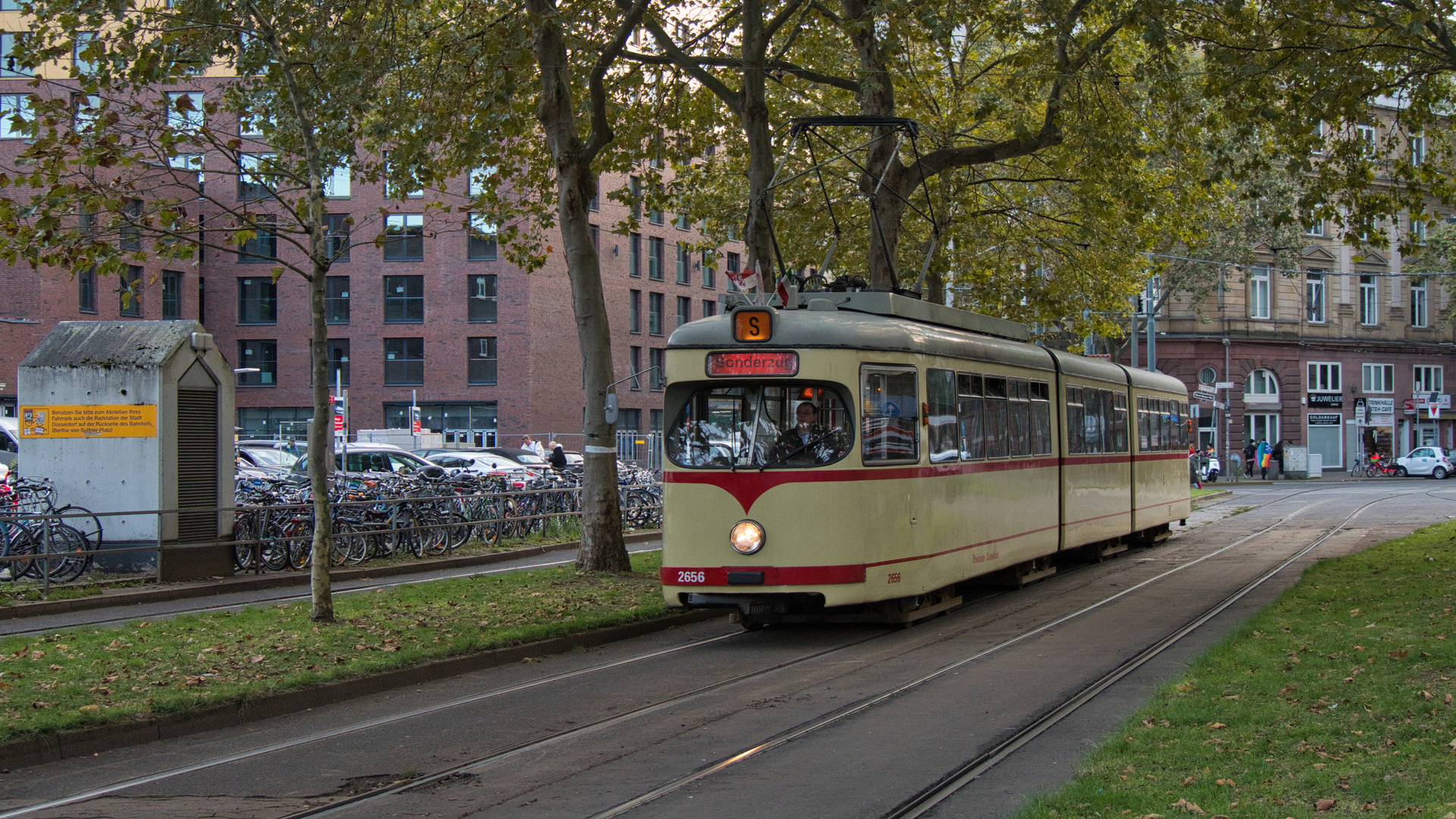 125 Jahre Rheinbahn - Mit dem GT8 durch Düsseldorf