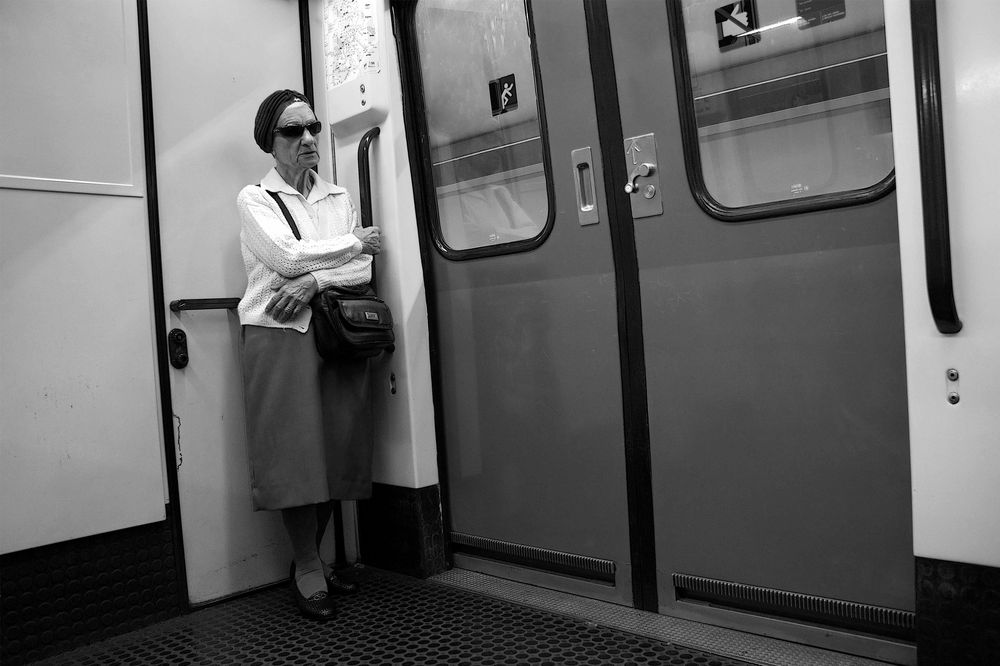 ...la viajera del Metro... de  Marce de las Muelas