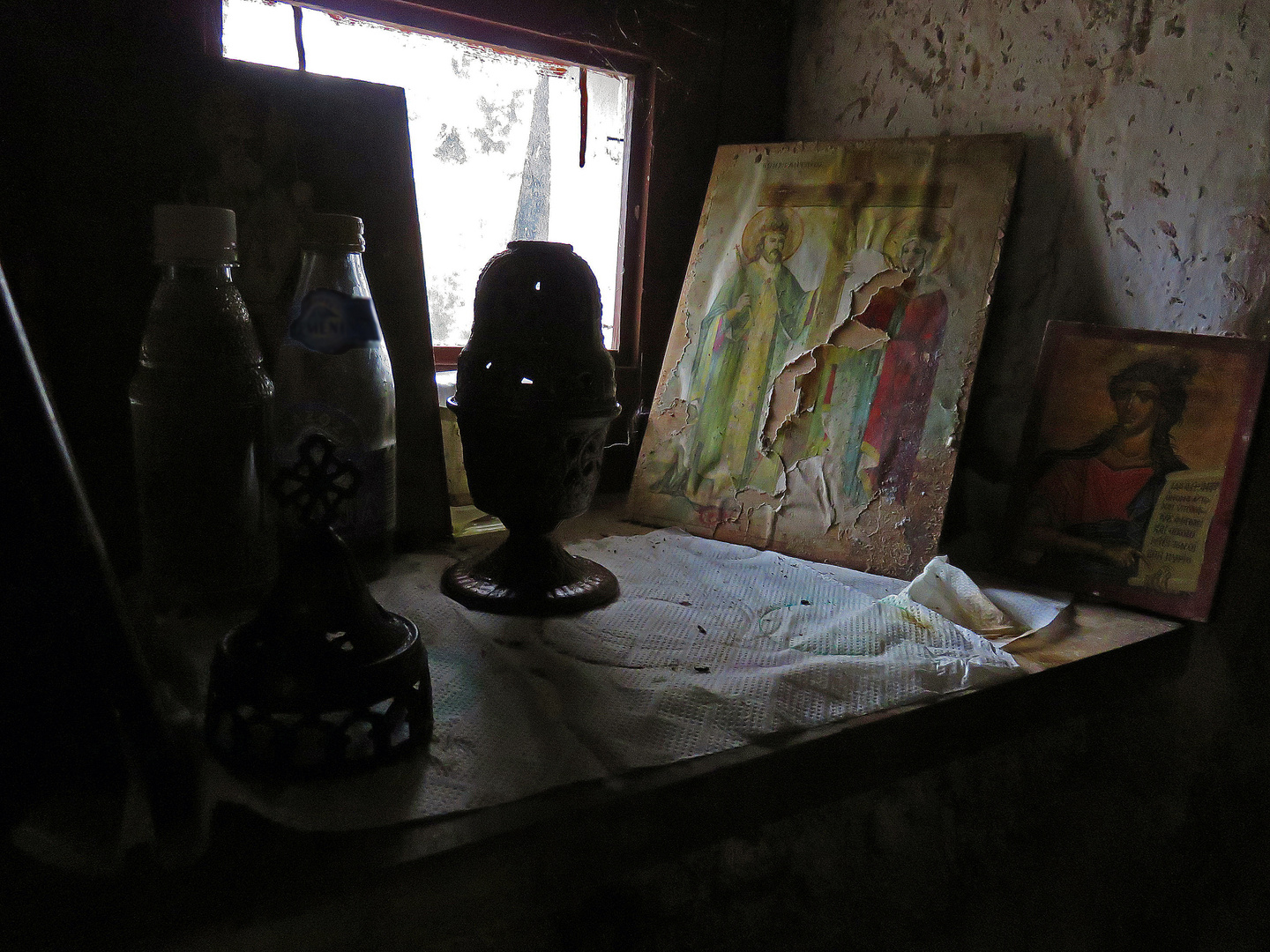 #12Roadside Chapel-Creta (inside)