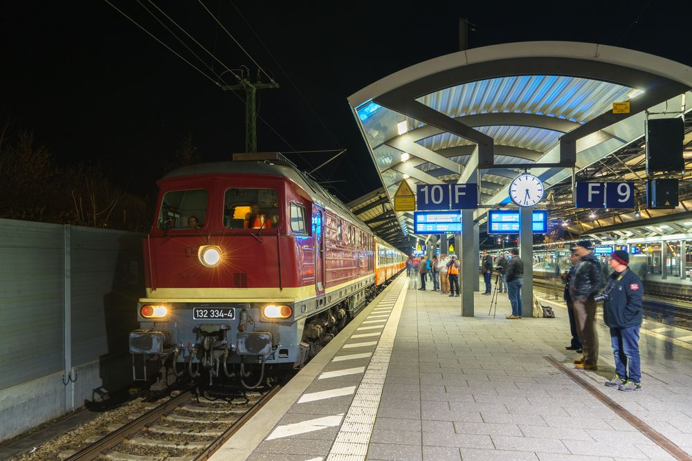  132 334 mit dem Städteexpress Rennsteig 2.0 in Erfurt Hbf 