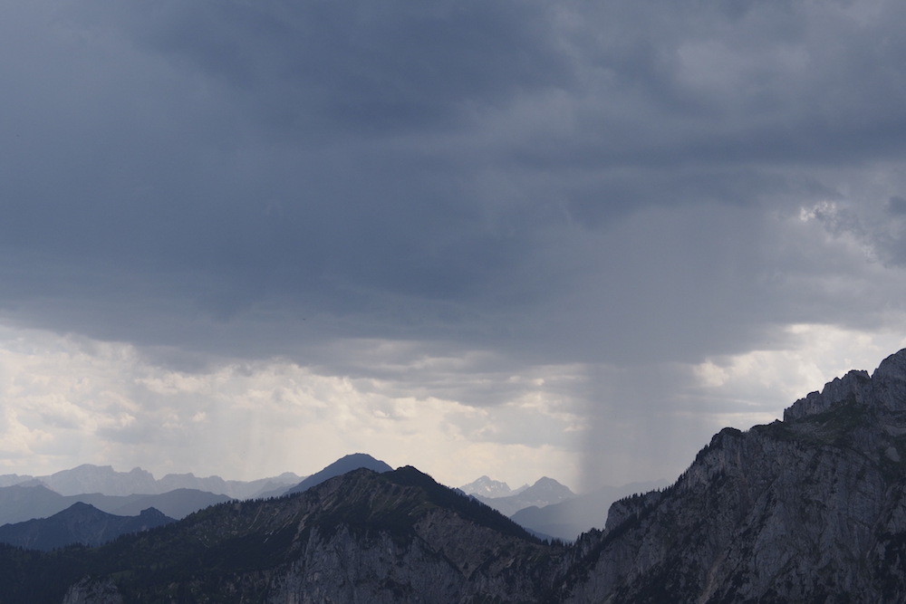 Schauer im Gebirge von mens-mea