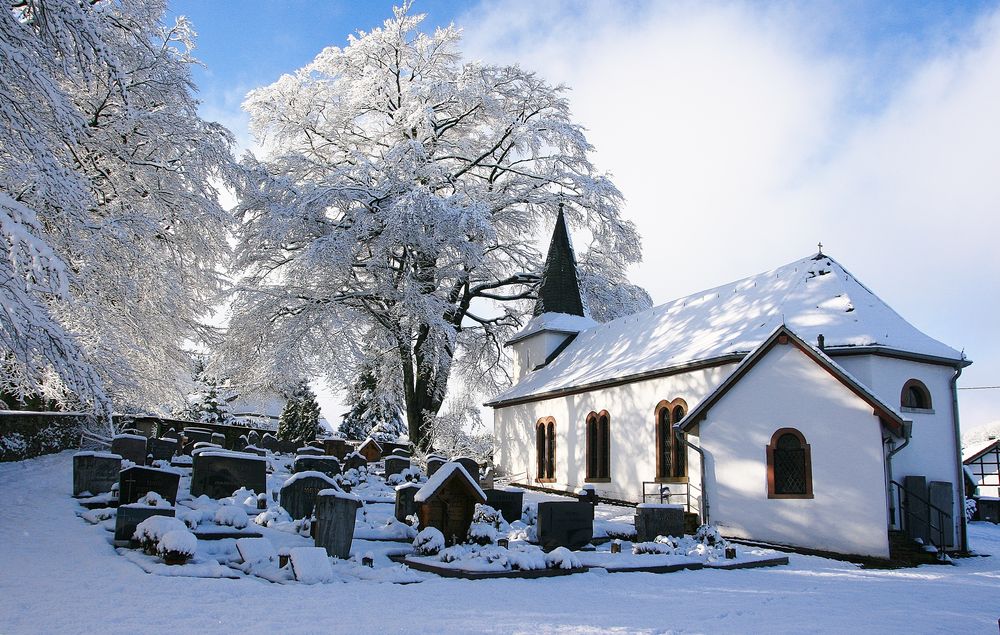 13832 frozen churchyard (Ramscheid)