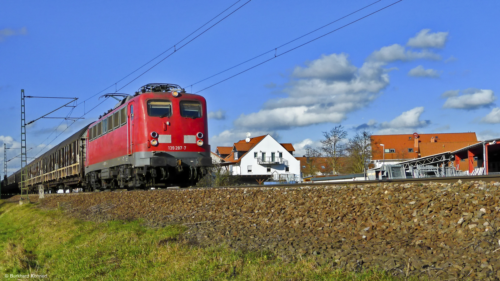 139 287-7 mit einem Ganzzug bei Nauheim - 28.01.2014