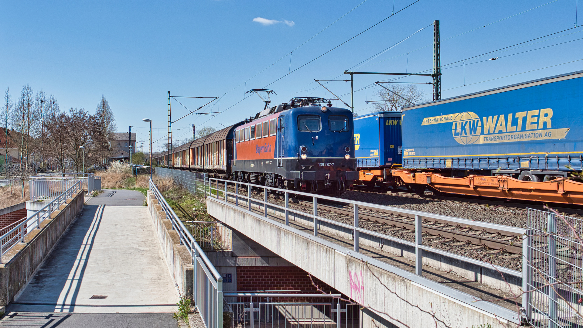 139 287 mit Henkelzug in Dieburg