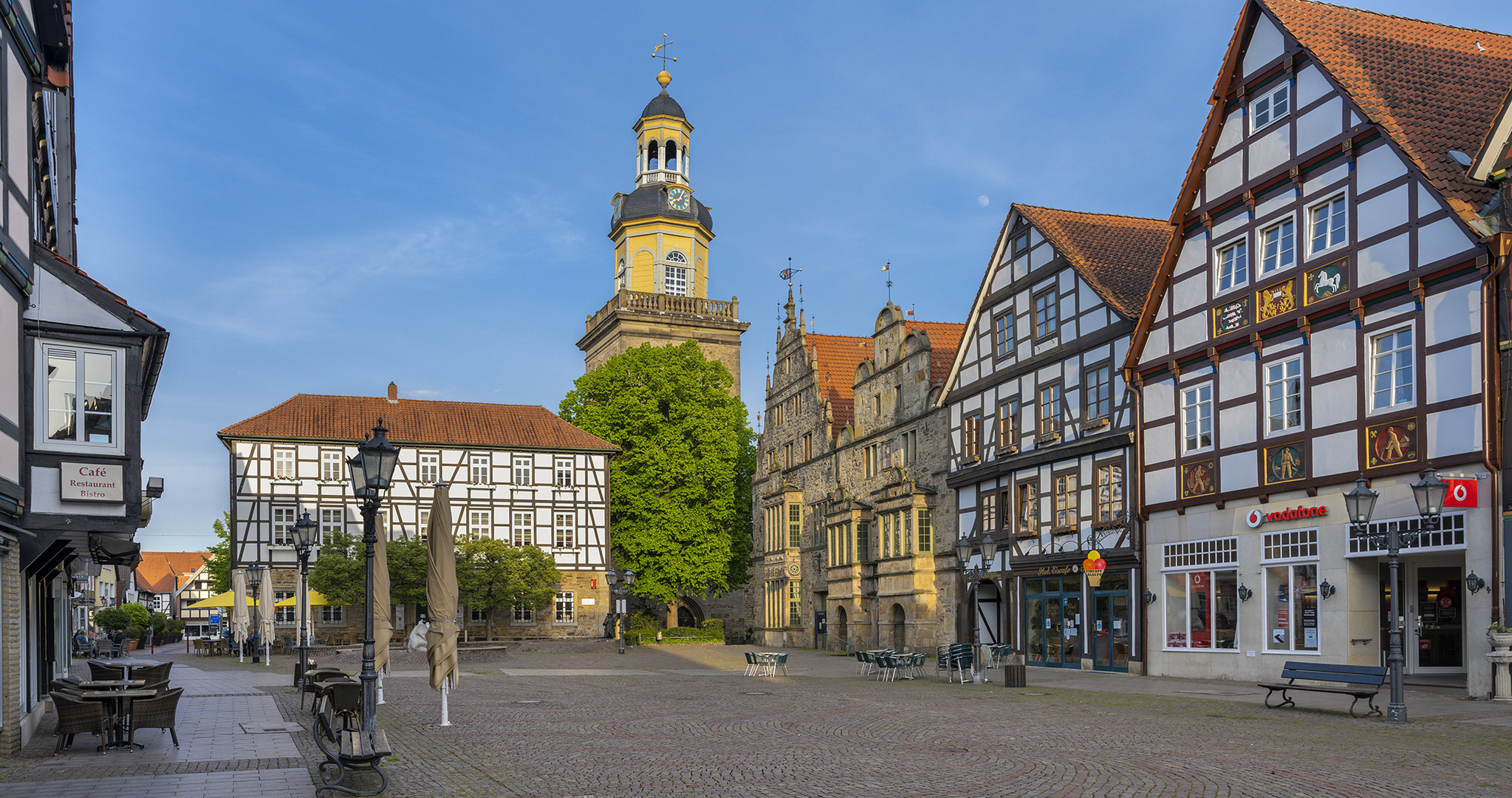 1395TZ Rinteln Ratskeller und Kirche am Marktplatz