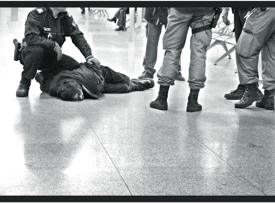 14 h 48 - Linz Hauptbahnhof .