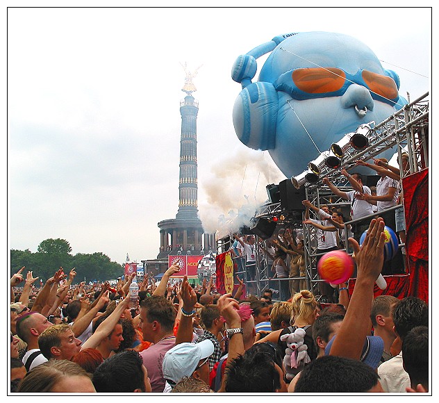 14. Loveparade 2002