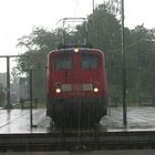 140 176 steht im Regen...