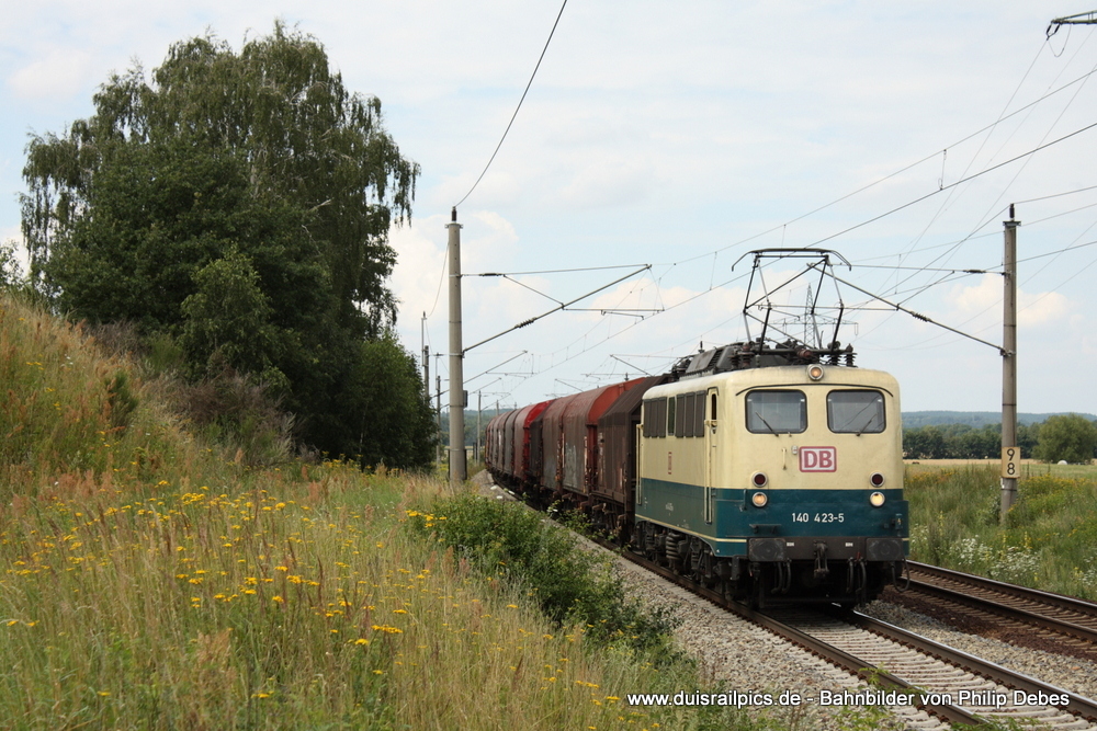 140 423-5 mit einem Güterzug in Nudow