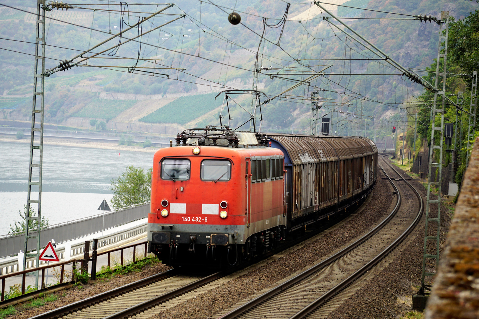 140 432-6 mit dem Henkelzug