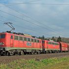 140 797-2 RBH 164 und 140 772-5 RBH 161 gemeinsam vor einem Ganzzug