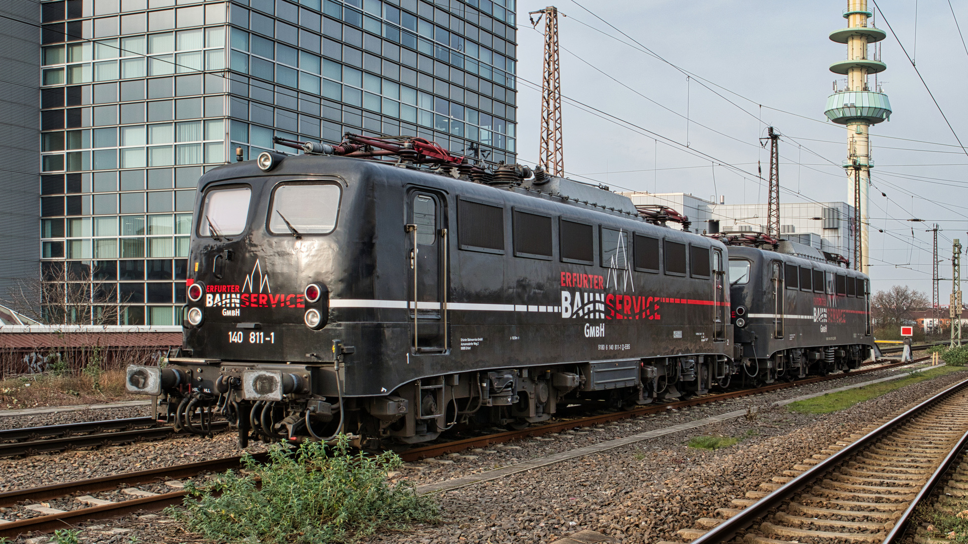 140 811 und 140 815 in Duisburg