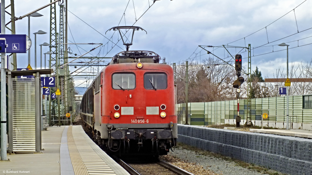 140 856-6 mit einem Ganzzug