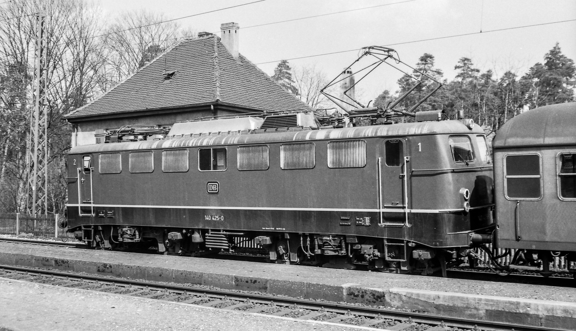 140 vor Personenzug