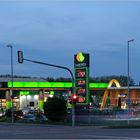 14.04.24 ## Abendstimmung an der Tankstelle ##