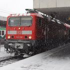 143 138 in Limburg im Winterschneetreiben