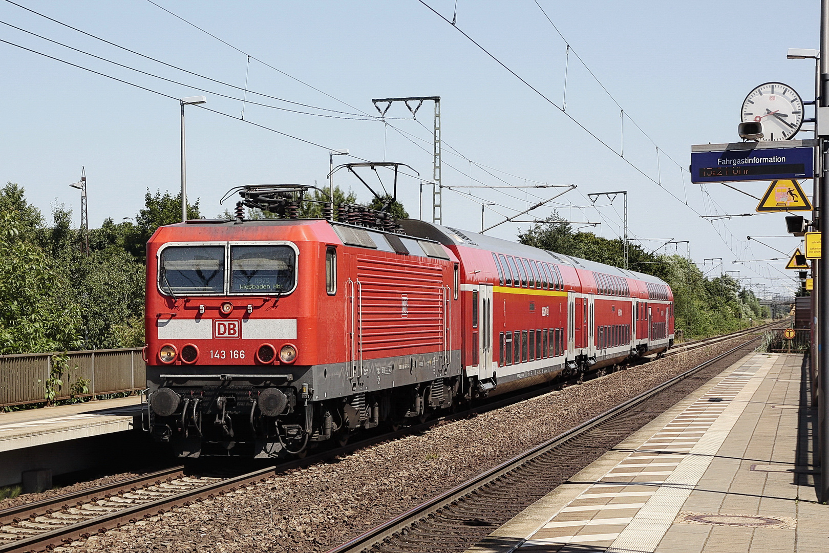 143 166 als RB75 aus Richtung Darmstadt nach Wiesbaden