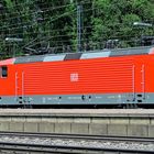 143 168-3 und 420 784-1 bei einem Halt im Bahnhof Mainz-Bischofsheim