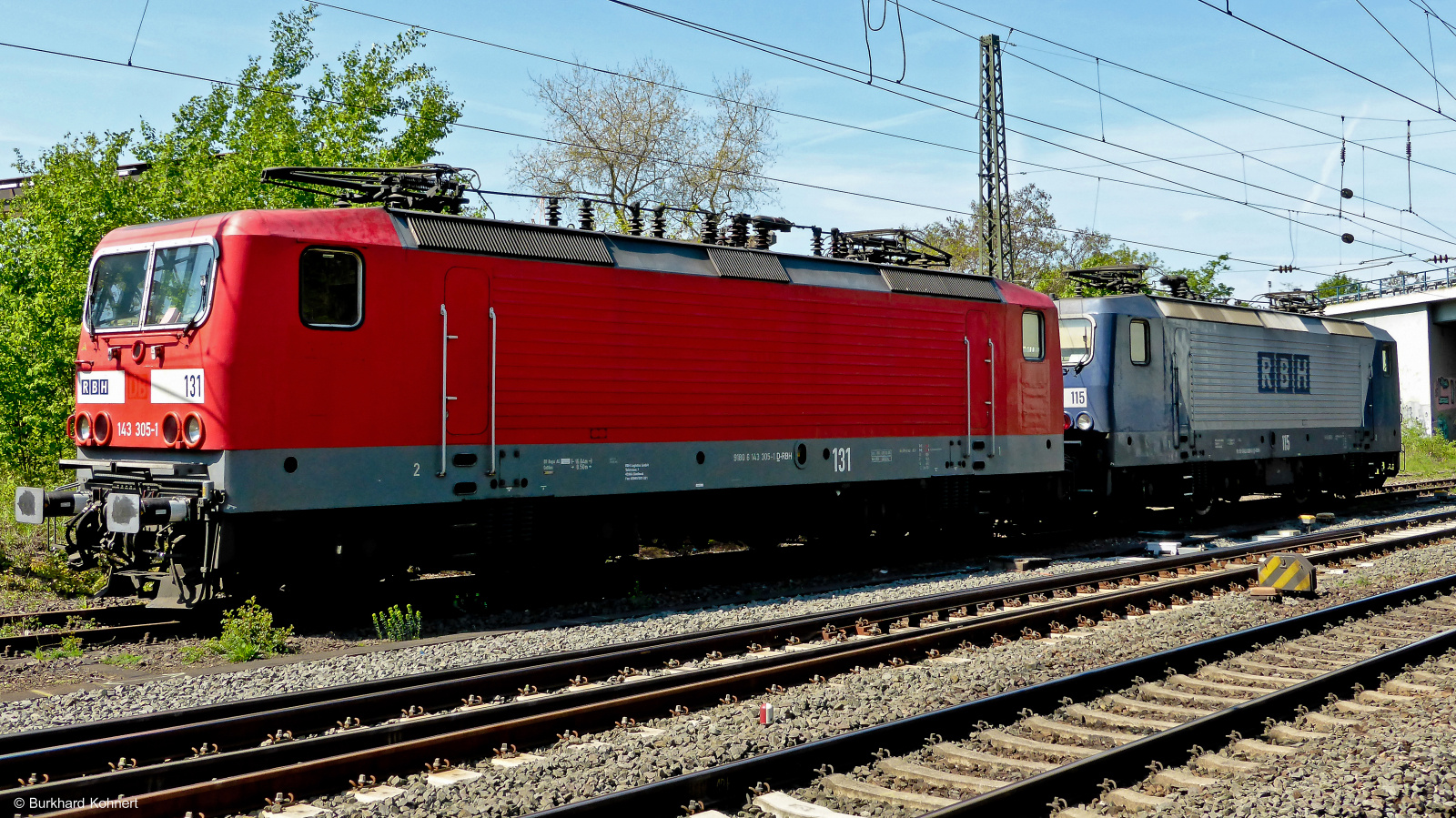 143 305-1 RBH 131 und 143 068-5 RBH 115 machen gemeinsam Pause - Mainz-Bischofsheim - 17.04.2014