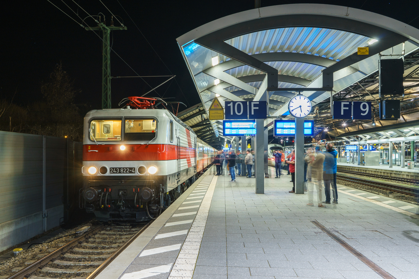  143 822 mit Städteexpress Rennsteig 2.0 in Erfurt Hbf 