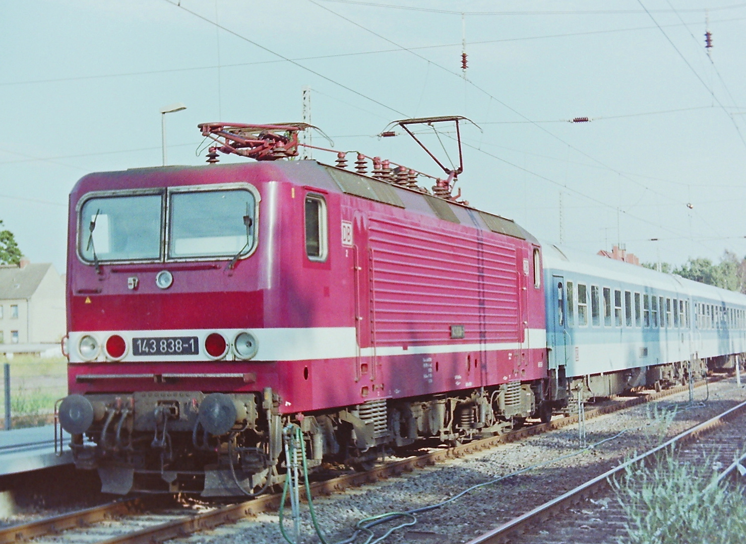 143 838-1 mit IR im Bf Binz