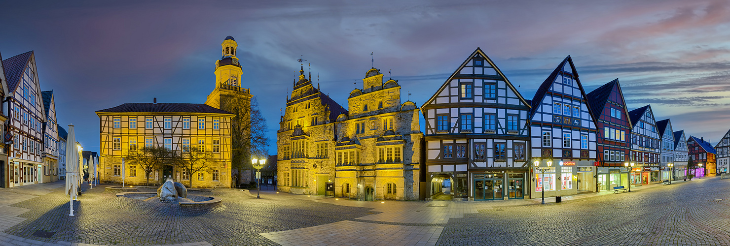 1435T-54T Marktplatz Rinteln Panorama beleuchtet  Abendrot