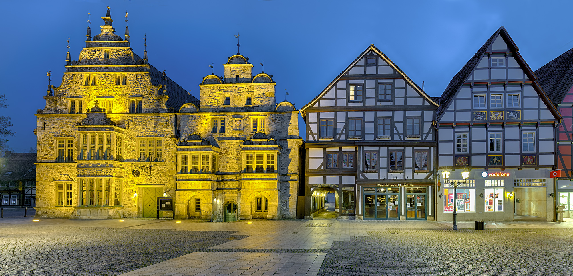 1445T-49T Marktplatz Rinteln beleuchtet Panorama 