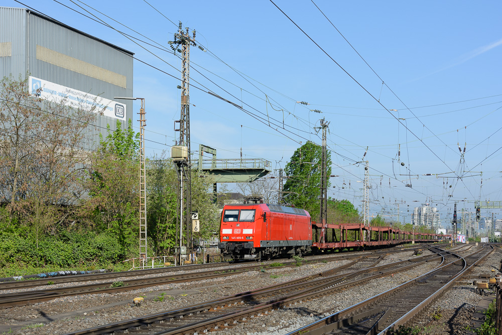 145 005 mit GA 52895 im Frankfurter Gutleutviertel