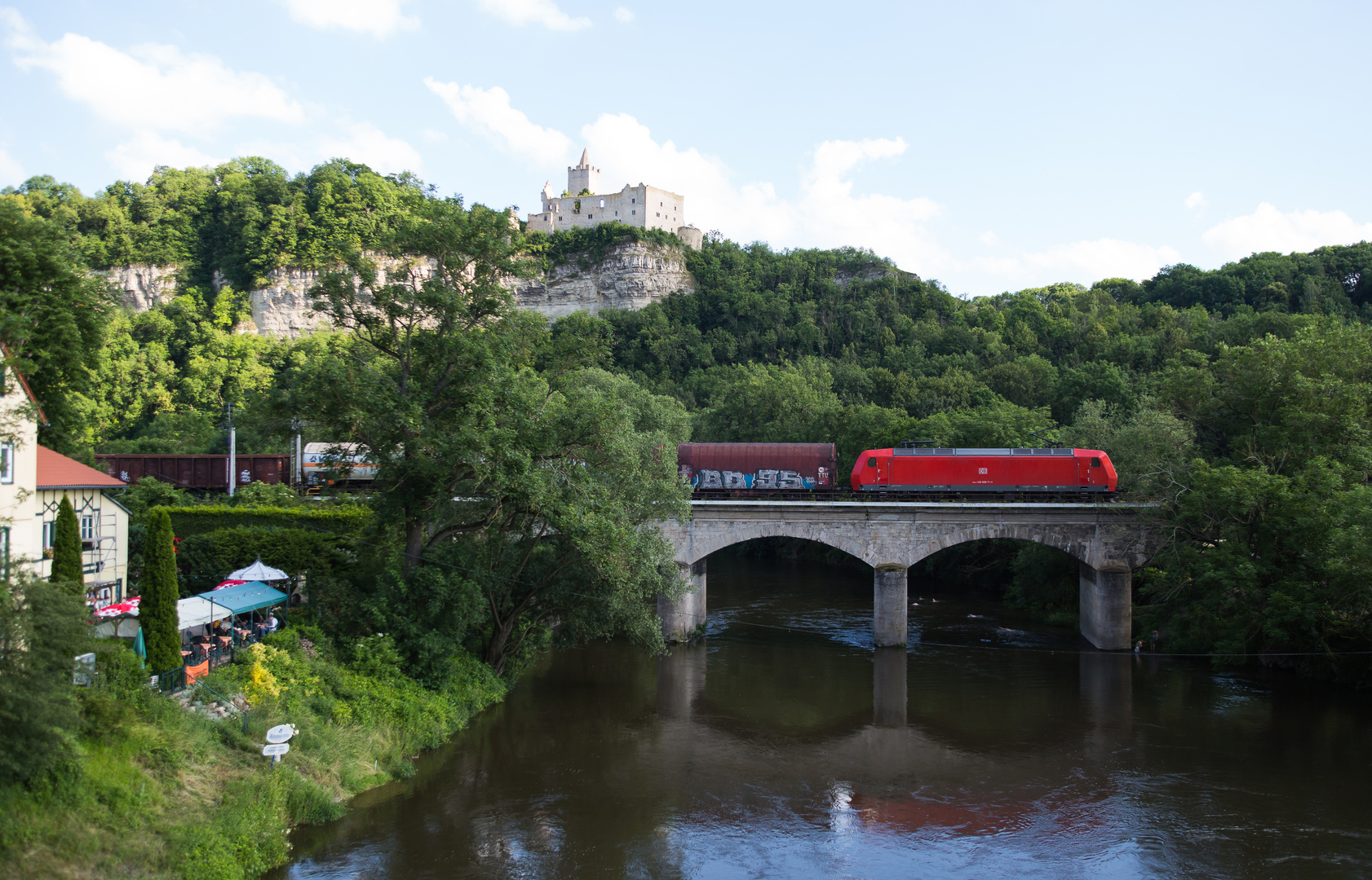 145 028 vor der Rudelsburg