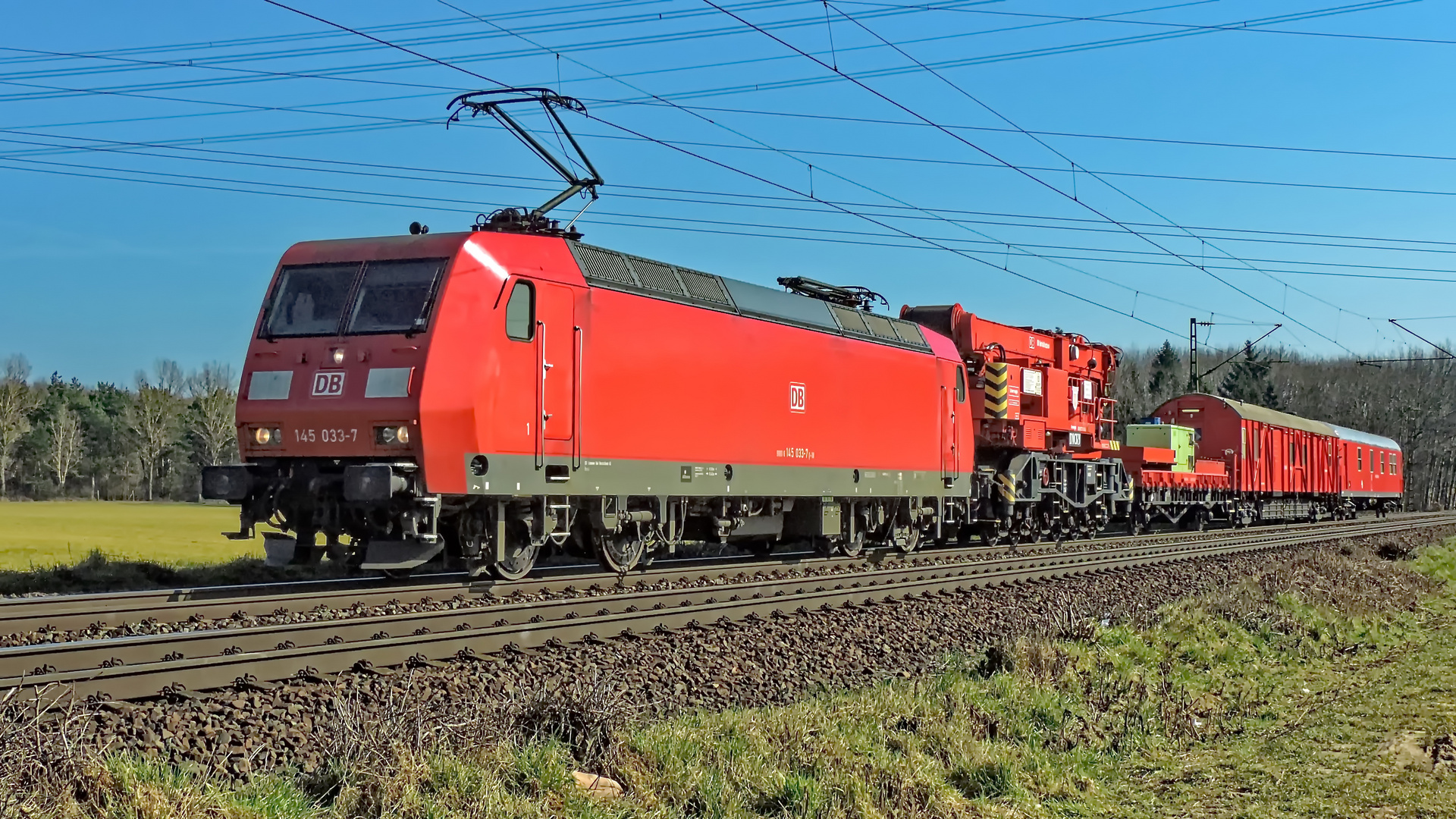 145 033-7 mit einem Arbeitszug