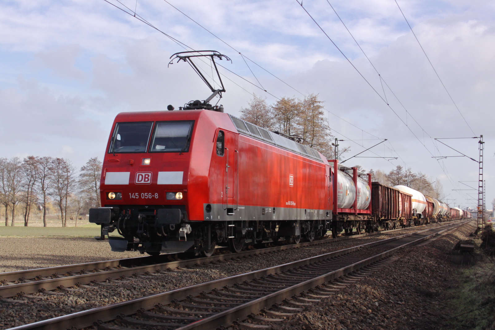 145 056-8 mit einem gem. Güterzug