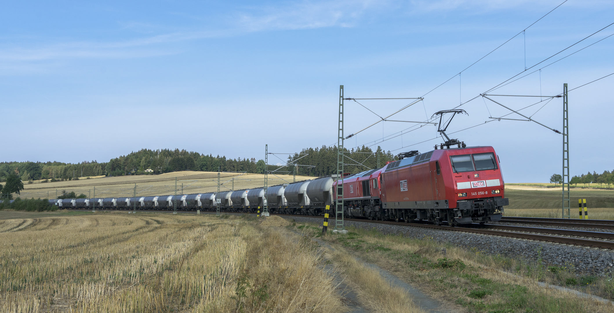  145 056 mit Class am Leerzementzug bei Drochaus 