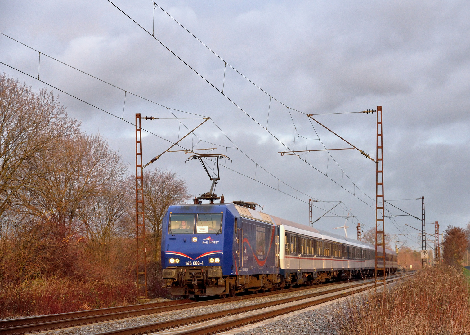 145 088-1 --SRI Rail Invest-- mit ERB Ersatzzug am 11.12.18 in Nördbögge