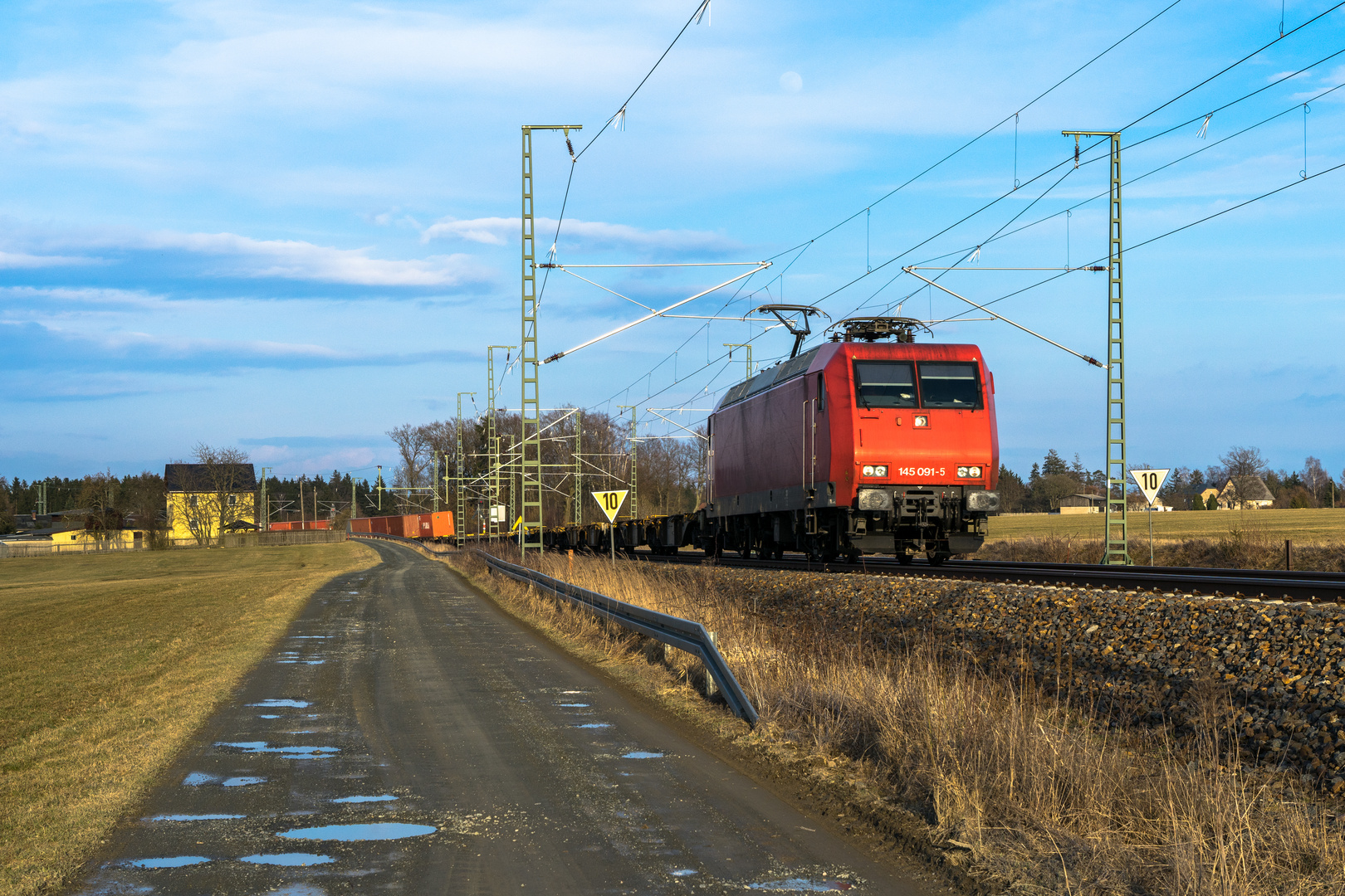 145 091 mit Containerzug im Vogtland