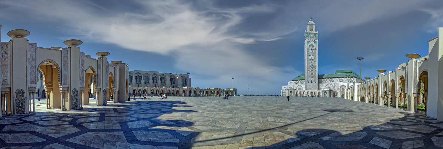 1453R-55R Platz vor Moschee in Casablanca  Hassan II  Panorama Marokko