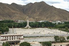 146 - Lhasa (Tibet) - Potala Palace Square with Tibet Peaceful Liberation Monument