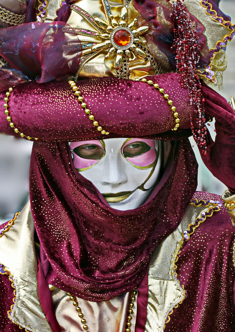 1478....masque de Venise à Paris-bastille