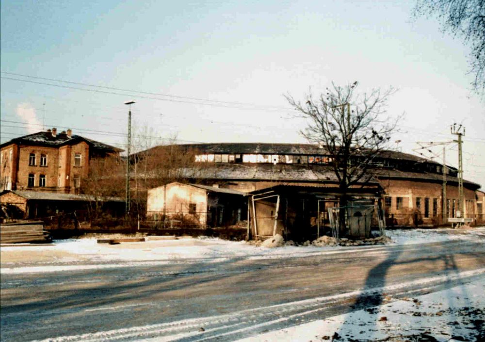 Altes Bahngebäude im Winter von ANDY 23 