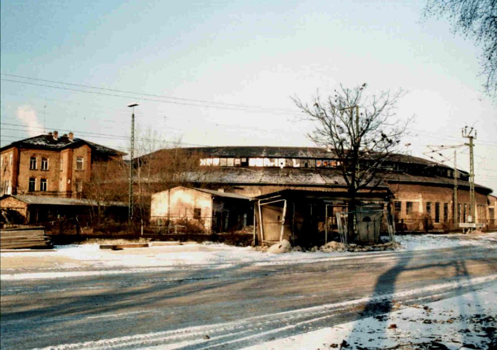 Altes Bahngebäude im Winter by ANDY 23 