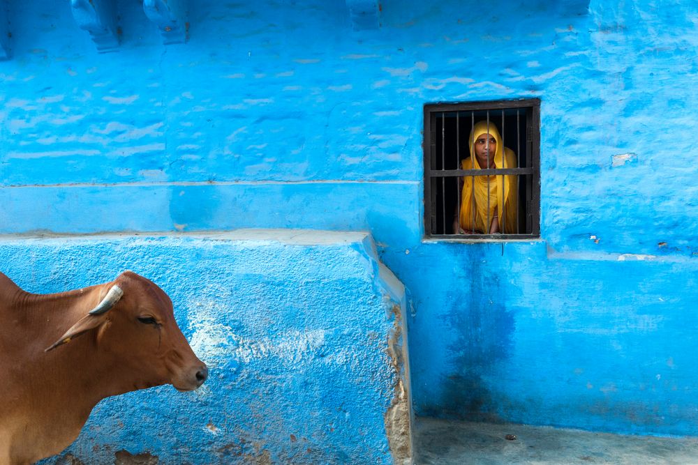 Woman looking from her window von Kartal Karagedik 