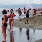 15 agosto 2015: "secchiata" sulla spiaggia di Viareggio...