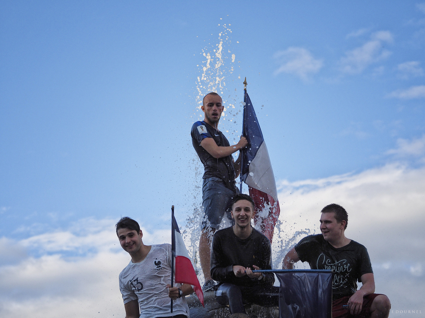 15 juillet 2018, la France en bleu, blanc, rouge. -3-