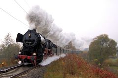 150 Jahre Werrabahn 052 8195 auf der Schneyer Eisenbahnbrücke