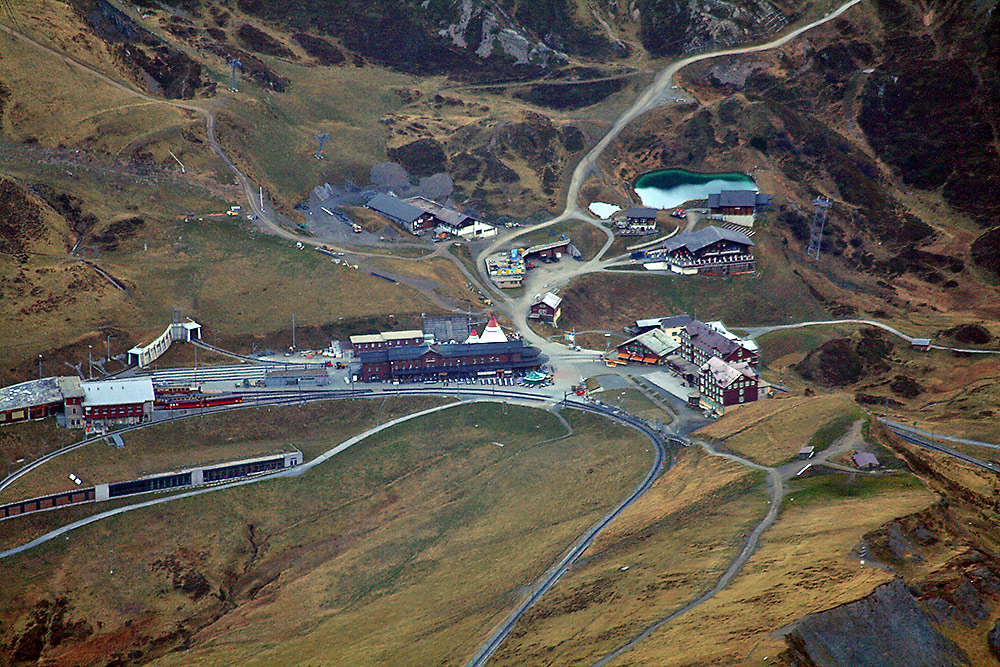 1500 m Tiefblick zur Kleinen Scheideg