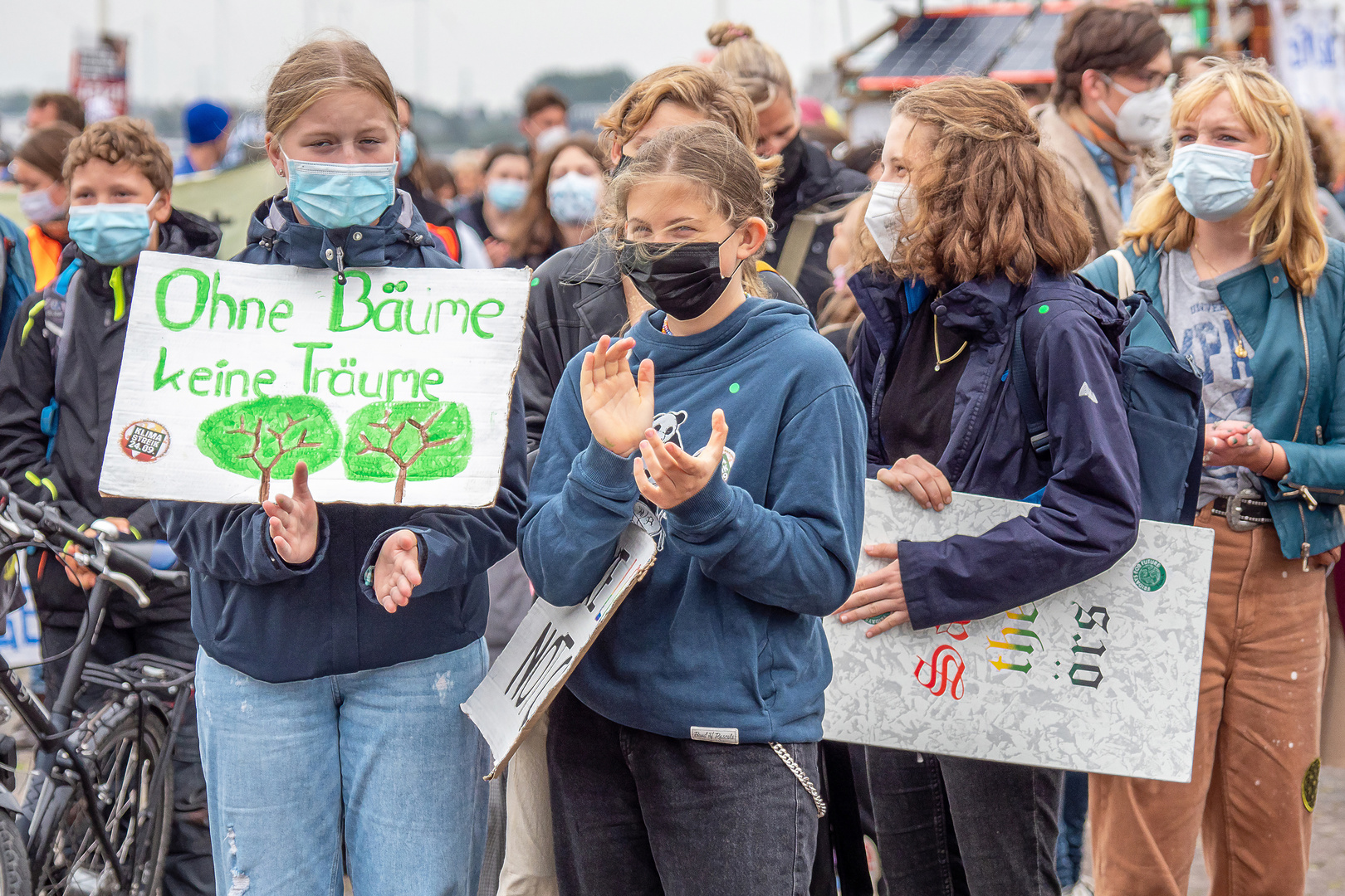 1500 Menschen beim Klimastreik von Fridays for Future in Rostock